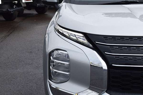 2024 Mitsubishi Outlander ES ZM