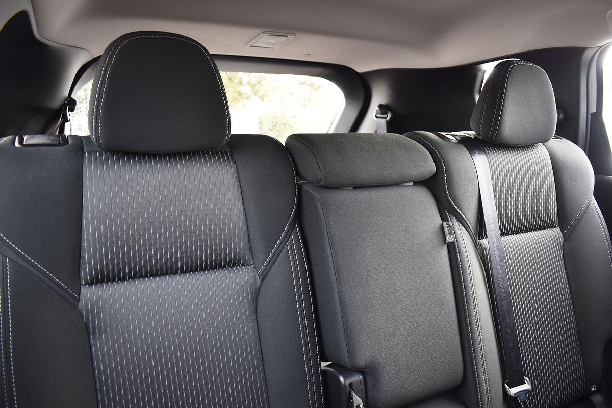 2024 Mitsubishi Outlander ES ZM