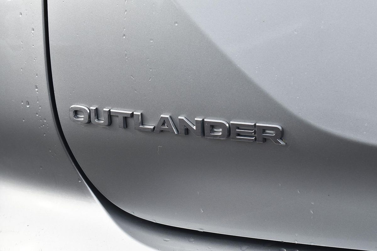 2024 Mitsubishi Outlander ES ZM