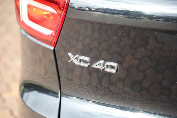 2023 Volvo XC40 Ultimate B4 Bright
