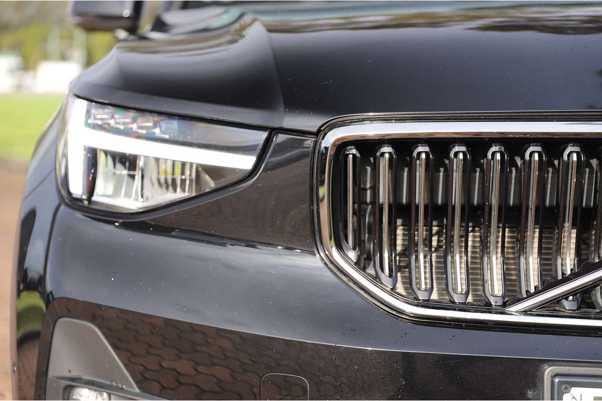 2023 Volvo XC40 Ultimate B4 Bright