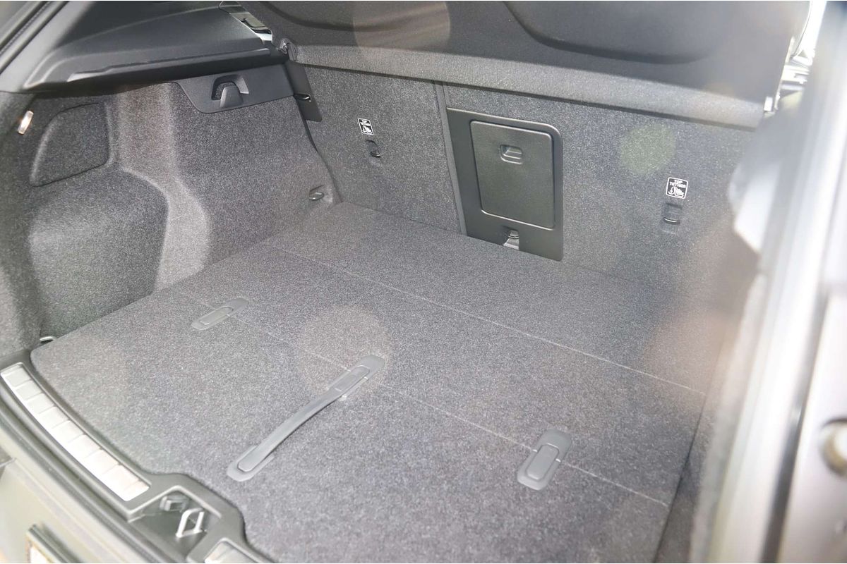 2023 Volvo XC40 Ultimate B4 Bright