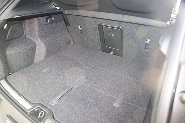 2023 Volvo XC40 Ultimate B4 Bright