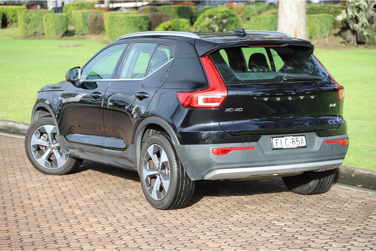2023 Volvo XC40 Ultimate B4 Bright