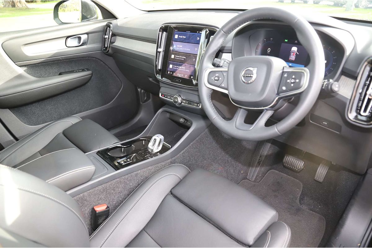 2023 Volvo XC40 Ultimate B4 Bright