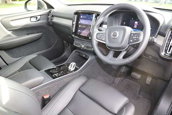 2023 Volvo XC40 Ultimate B4 Bright