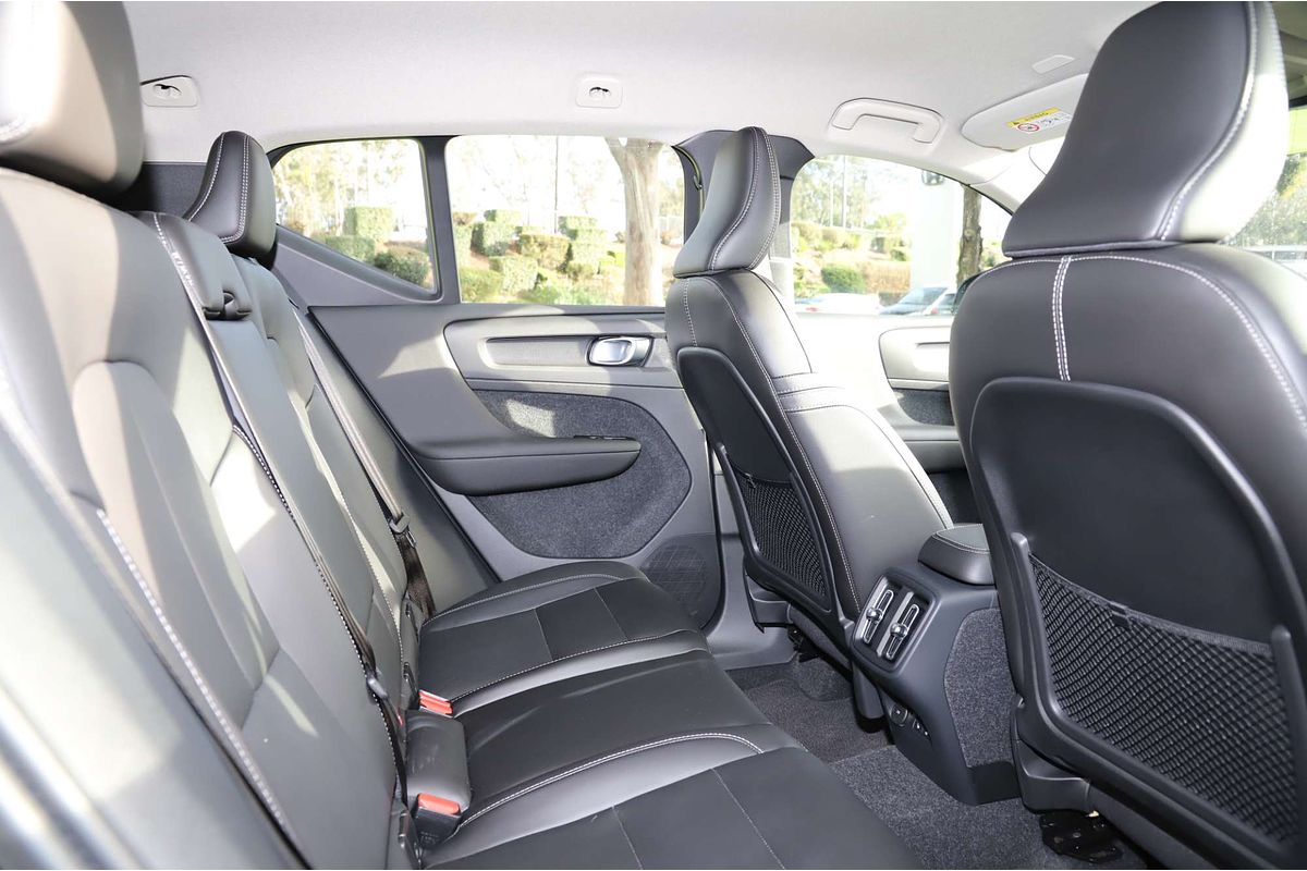 2023 Volvo XC40 Ultimate B4 Bright