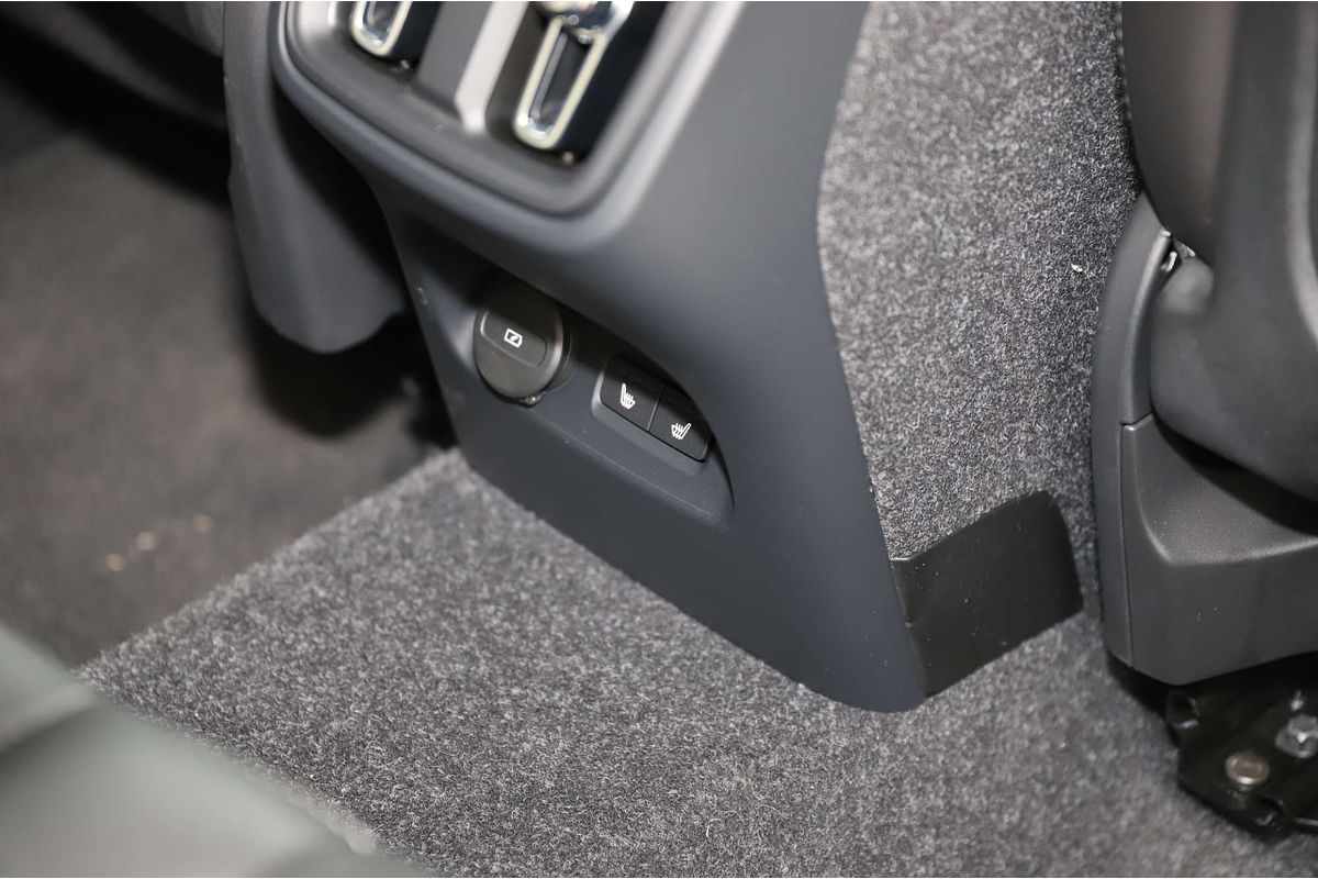 2023 Volvo XC40 Ultimate B4 Bright