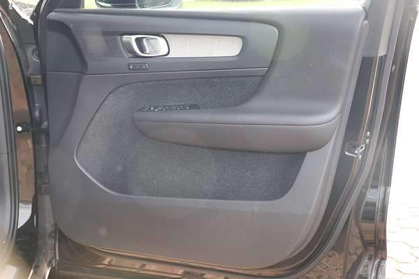 2023 Volvo XC40 Ultimate B4 Bright