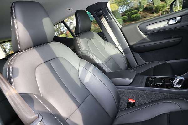 2023 Volvo XC40 Ultimate B4 Bright