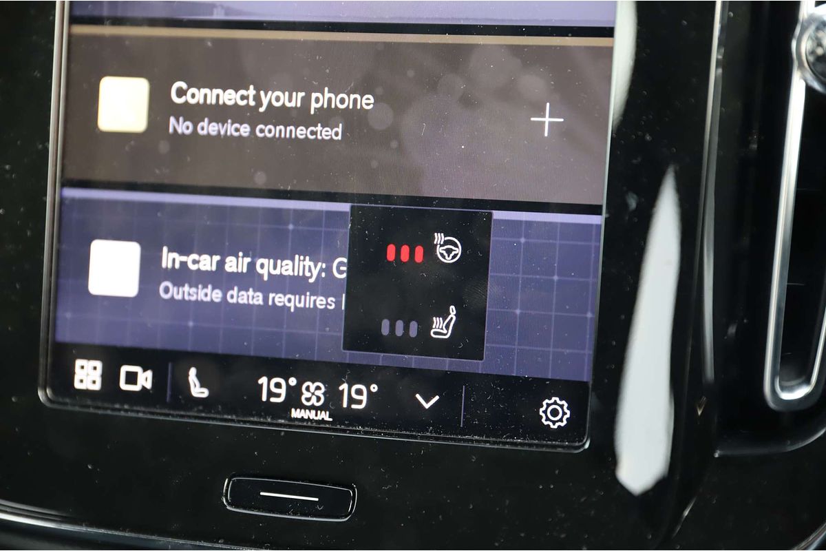 2023 Volvo XC40 Ultimate B4 Bright
