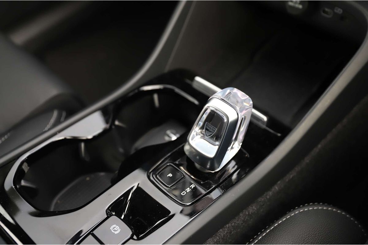 2023 Volvo XC40 Ultimate B4 Bright