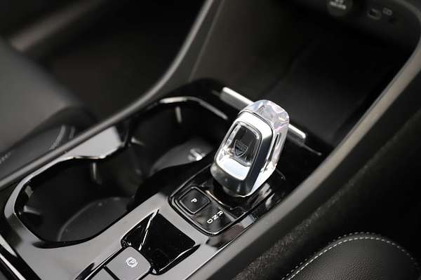 2023 Volvo XC40 Ultimate B4 Bright