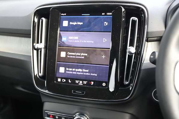 2023 Volvo XC40 Ultimate B4 Bright