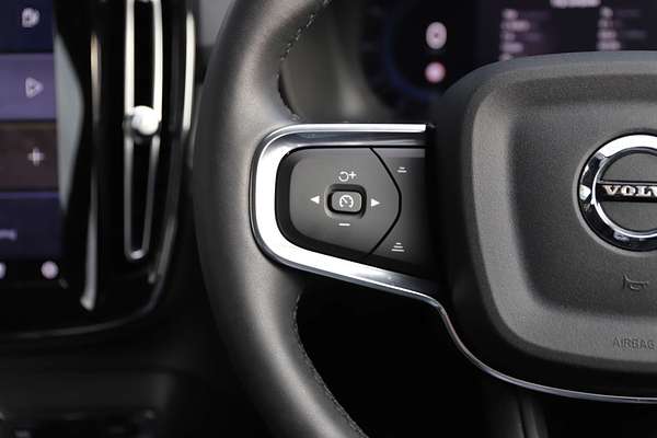 2023 Volvo XC40 Ultimate B4 Bright