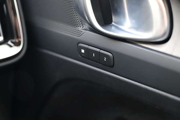 2023 Volvo XC40 Ultimate B4 Bright