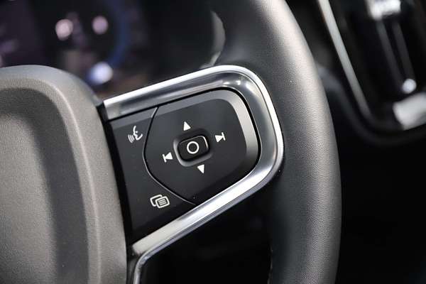 2023 Volvo XC40 Ultimate B4 Bright