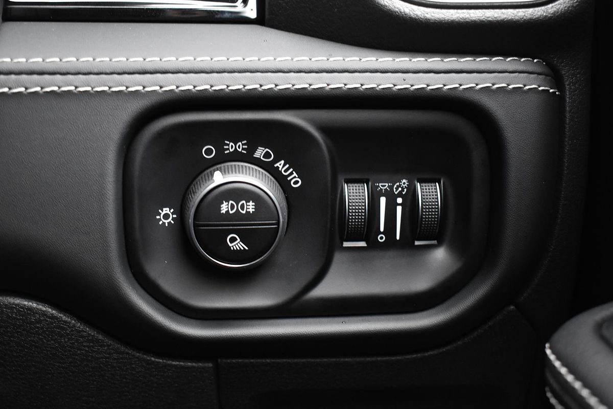 2025 RAM 1500 Laramie Sport Hurricane SO RamBox DT 4X4 SWB