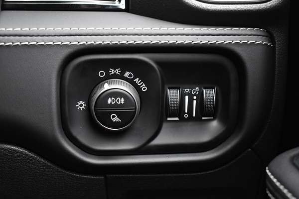 2025 RAM 1500 Laramie Sport Hurricane SO RamBox DT 4X4 SWB