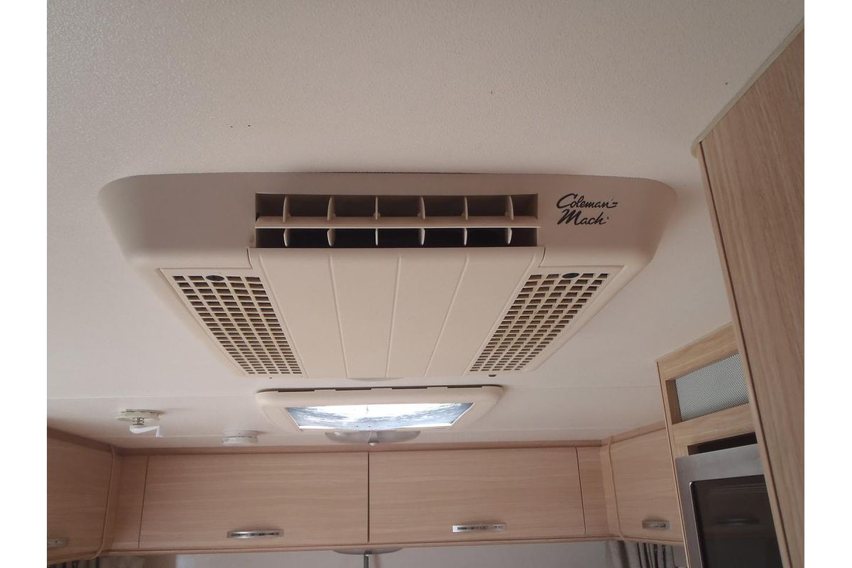 2011 Jayco Base Station 21.66-6.Ob