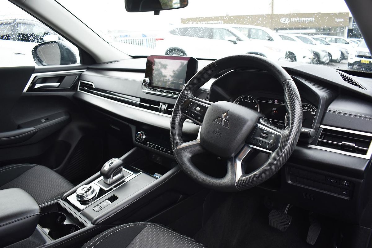 2024 Mitsubishi Outlander ES ZM