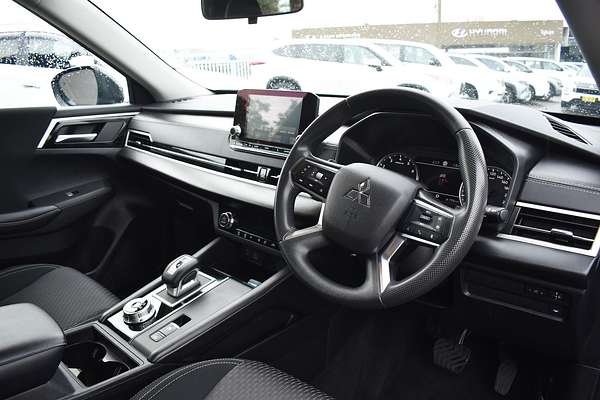 2024 Mitsubishi Outlander ES ZM