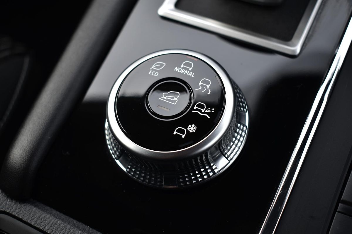 2024 Mitsubishi Outlander ES ZM