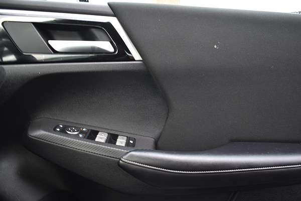 2024 Mitsubishi Outlander ES ZM