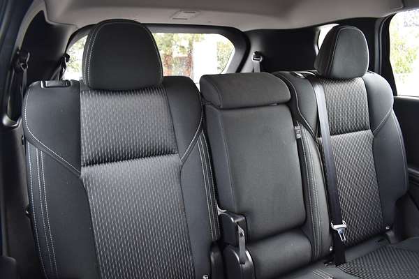 2024 Mitsubishi Outlander ES ZM
