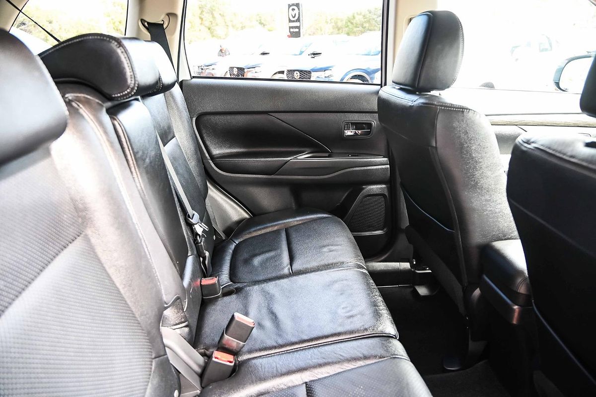 2015 Mitsubishi Outlander Exceed ZK