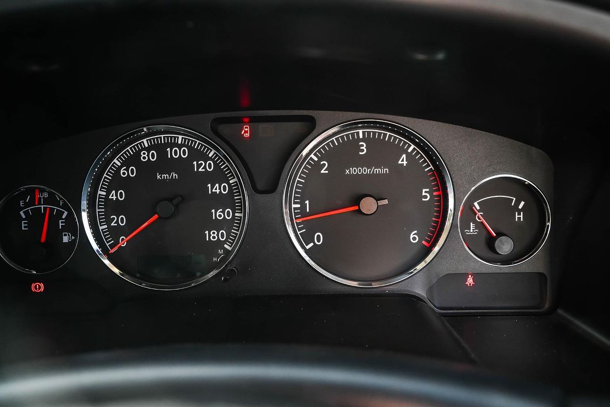 2014 Nissan Patrol ST Titanium Y61