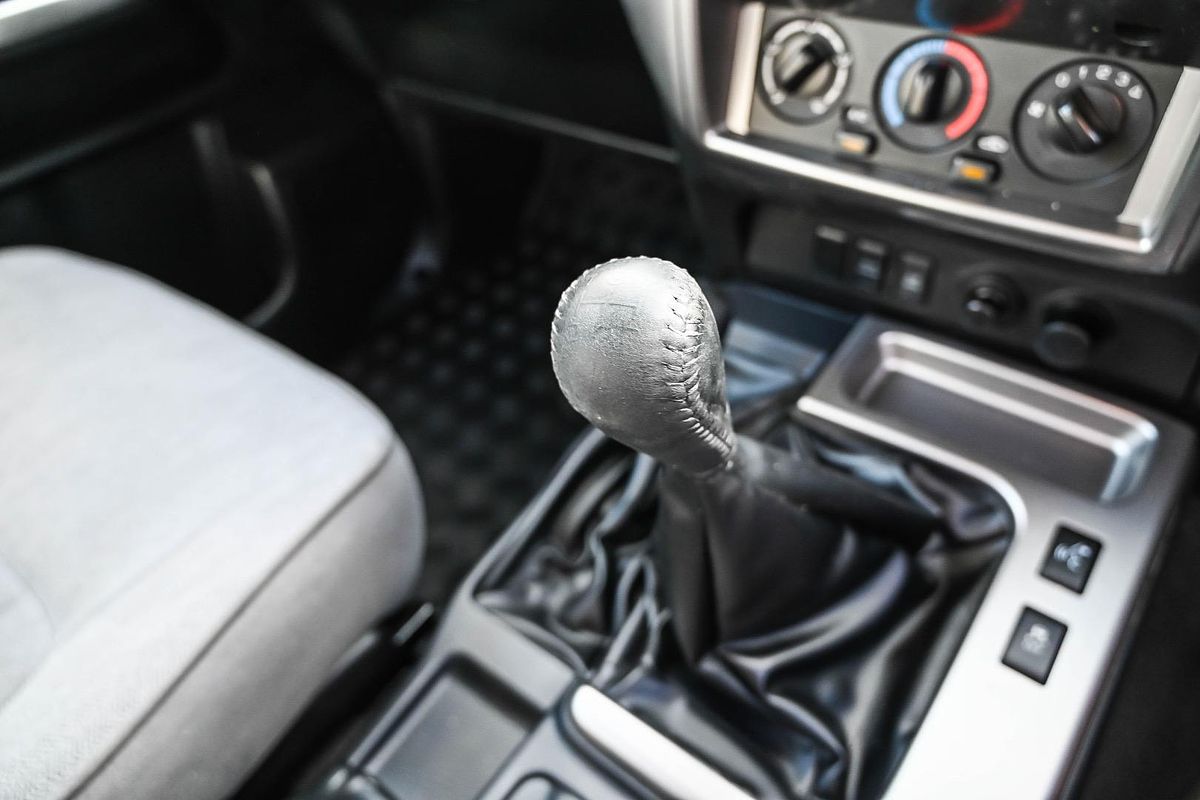 2014 Nissan Patrol ST Titanium Y61