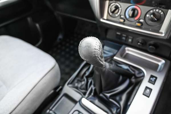 2014 Nissan Patrol ST Titanium Y61