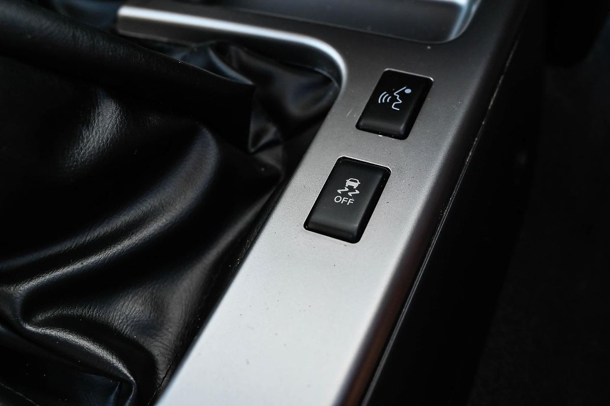 2014 Nissan Patrol ST Titanium Y61