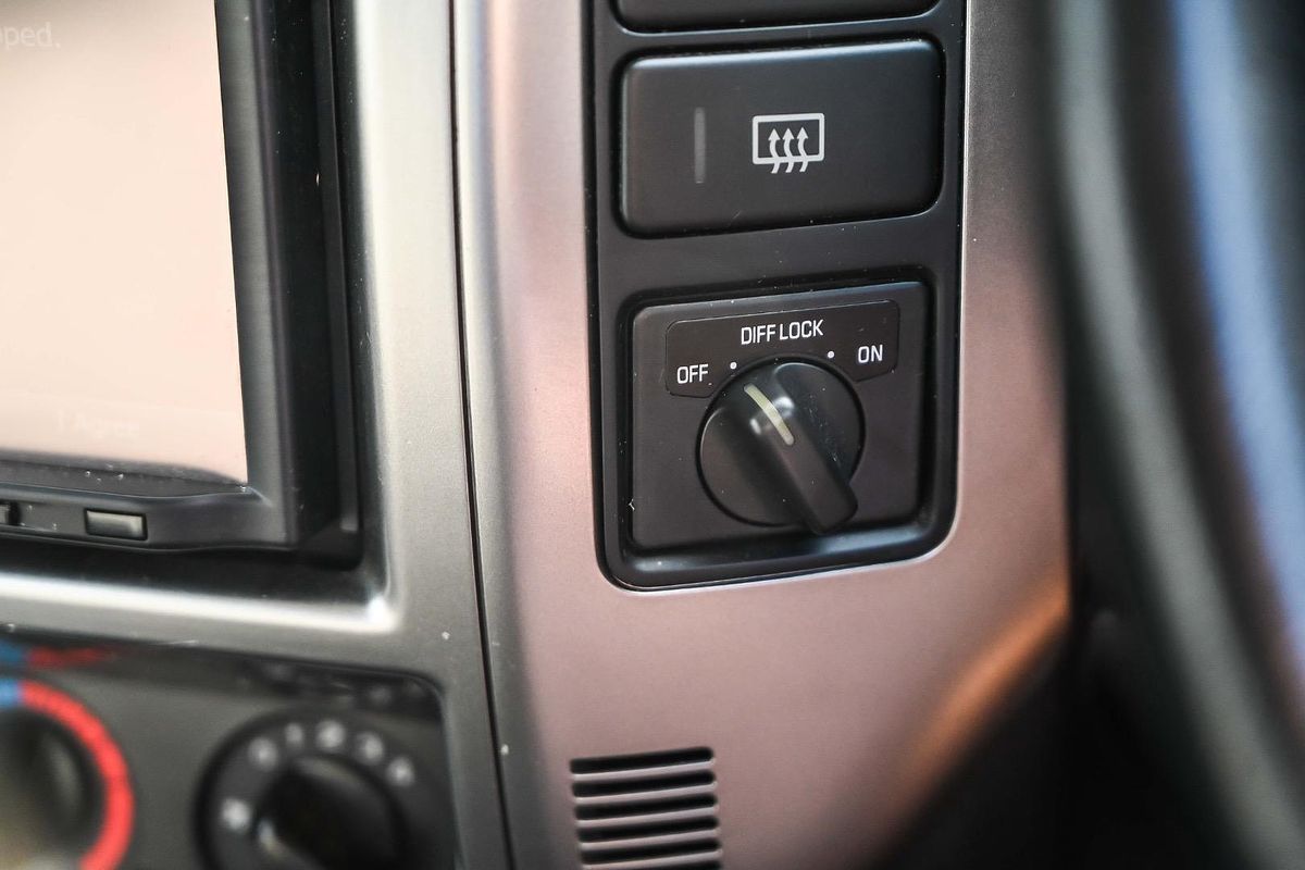 2014 Nissan Patrol ST Titanium Y61