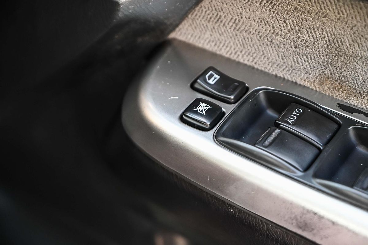 2014 Nissan Patrol ST Titanium Y61