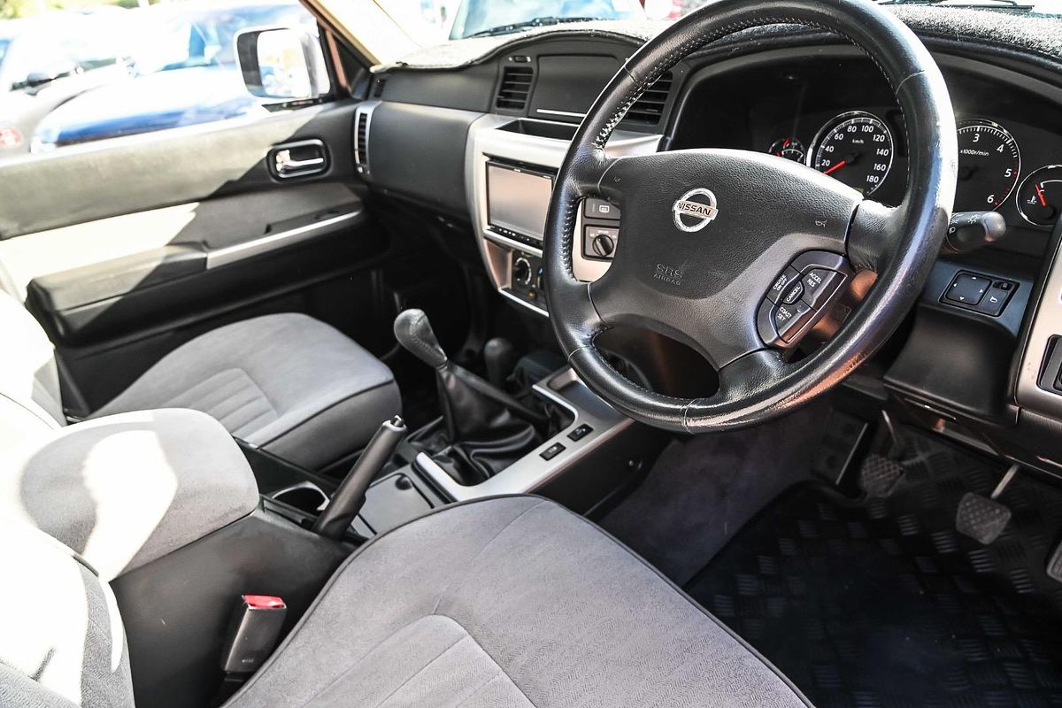 2014 Nissan Patrol ST Titanium Y61