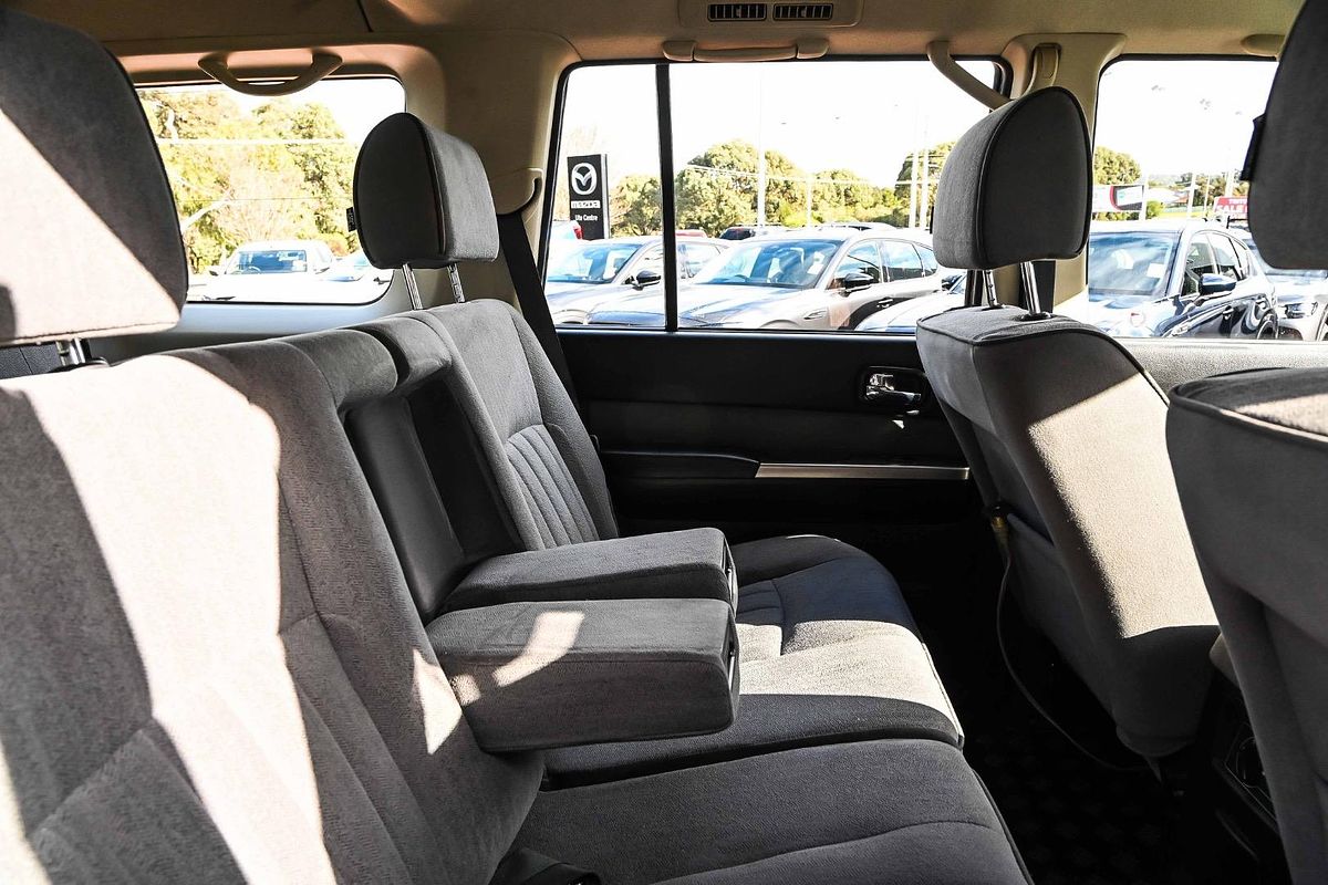 2014 Nissan Patrol ST Titanium Y61