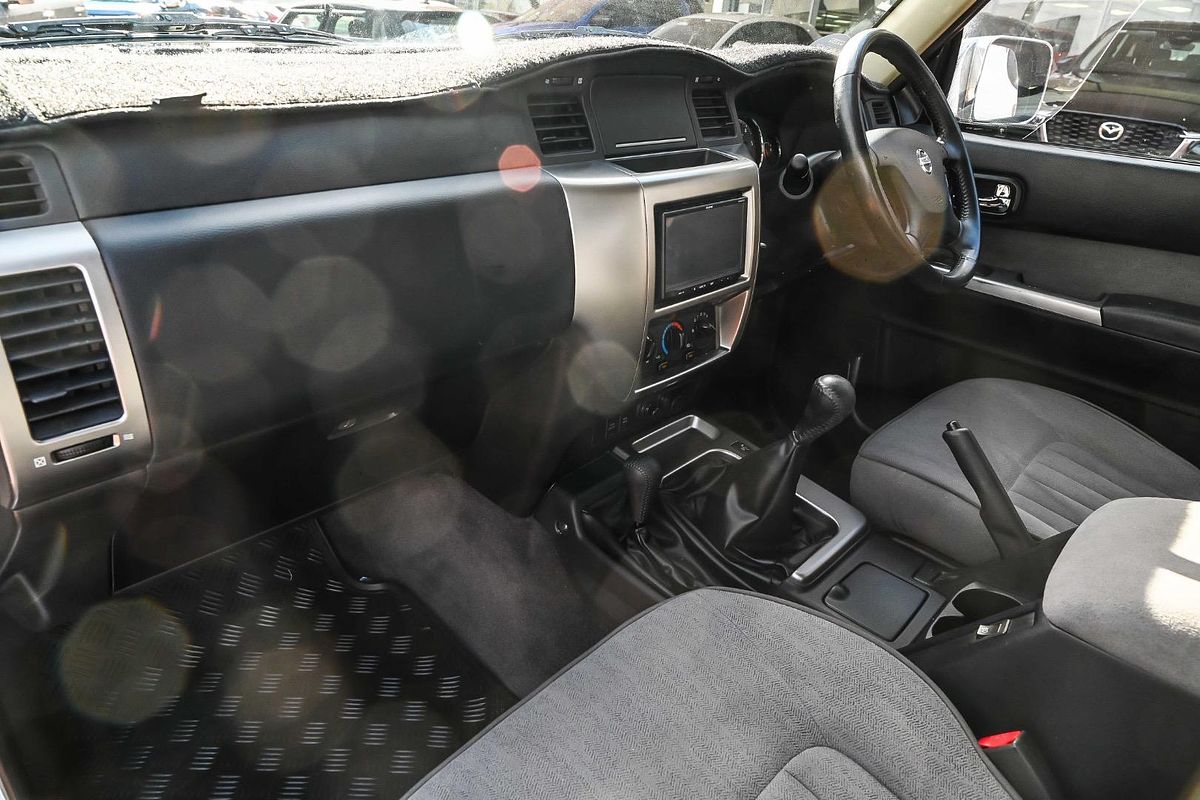 2014 Nissan Patrol ST Titanium Y61