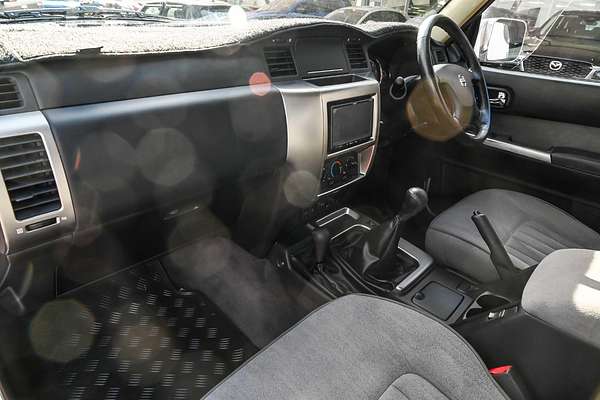2014 Nissan Patrol ST Titanium Y61