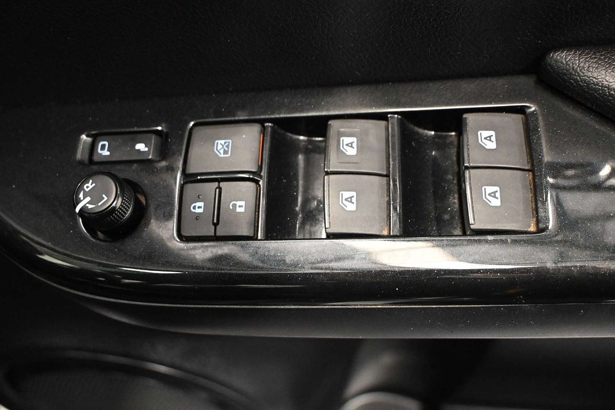 2018 Toyota Hilux SR5+ (4x4) GUN126R MY17 4X4