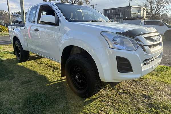 2018 Isuzu D-MAX SX High Ride Rear Wheel Drive