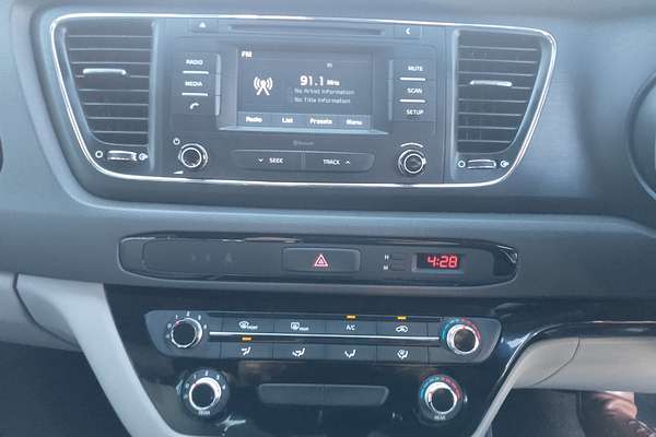 2017 Kia Carnival S YP