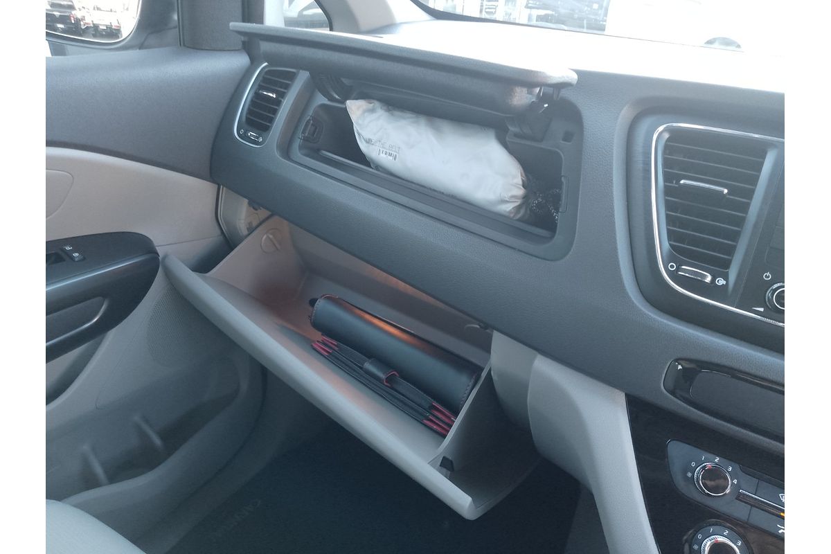 2017 Kia Carnival S YP