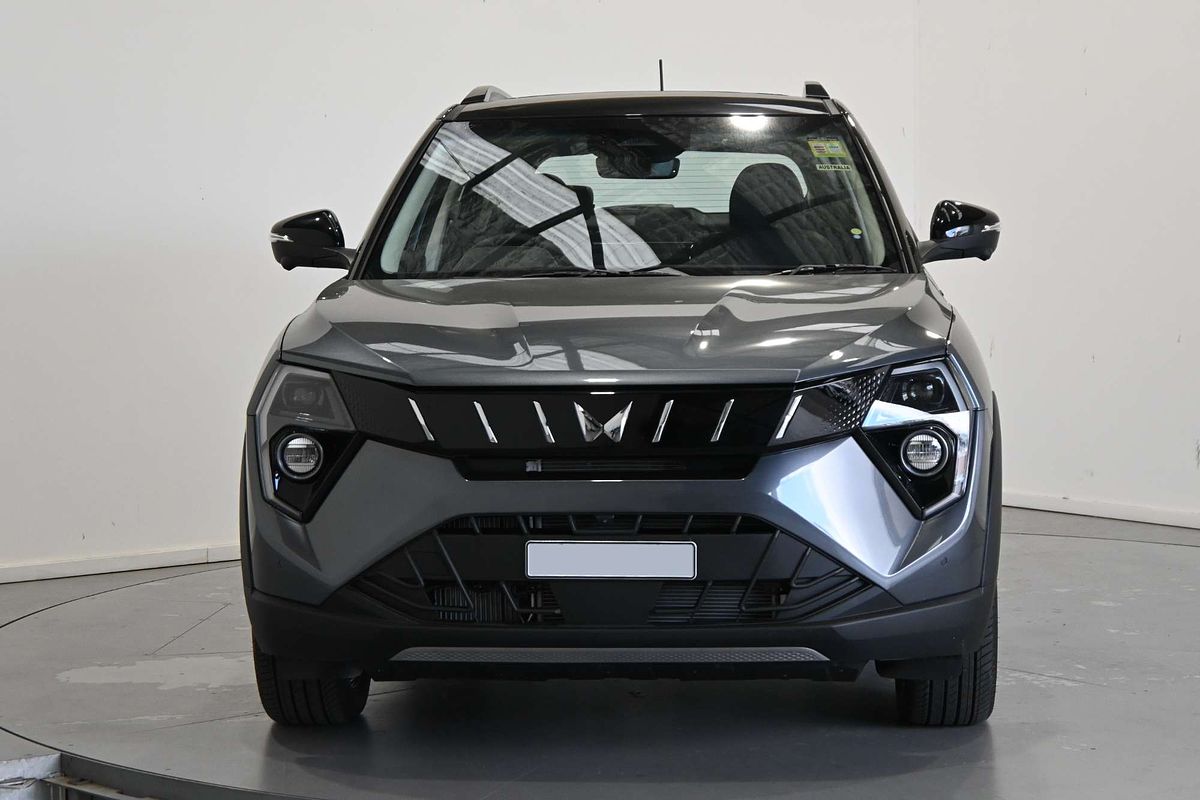 2025 Mahindra XUV3XO AX7L