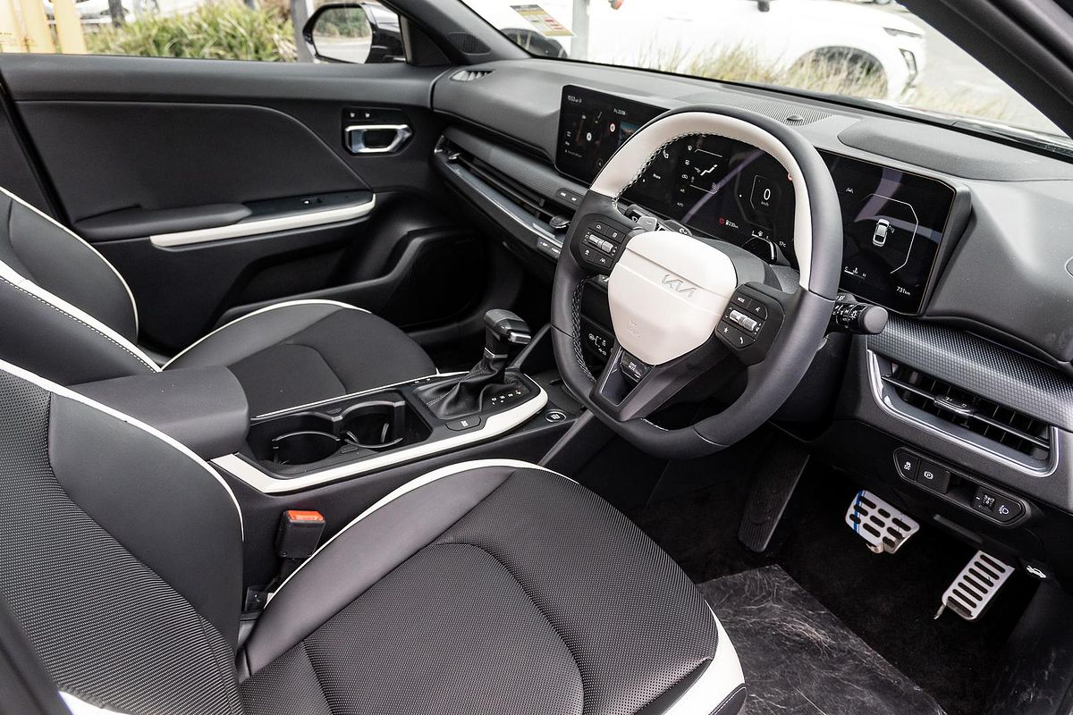 2025 Kia K4 GT-Line CL4m
