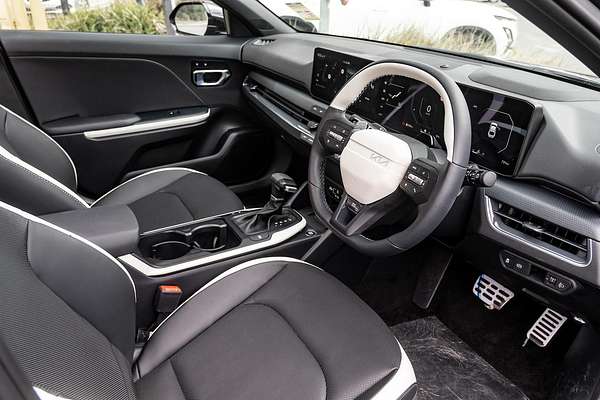 2025 Kia K4 GT-Line CL4m