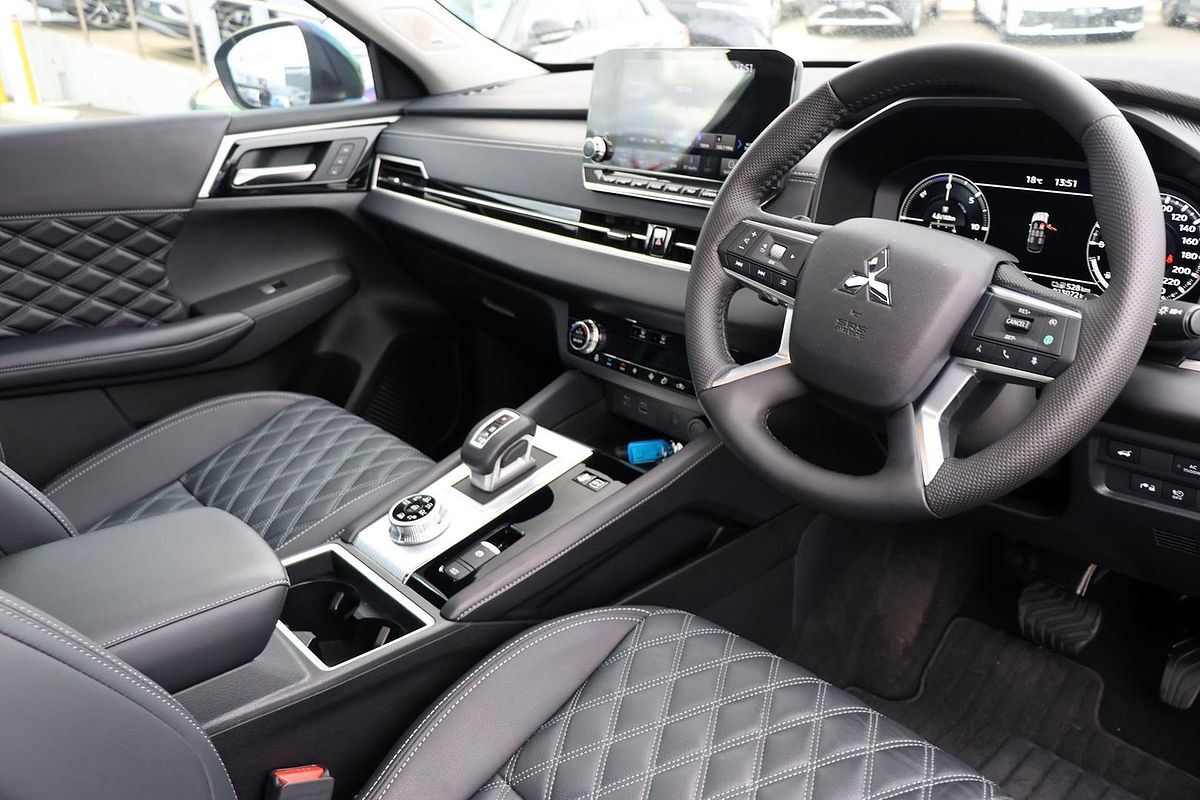 2024 Mitsubishi Outlander PHEV Exceed ZM