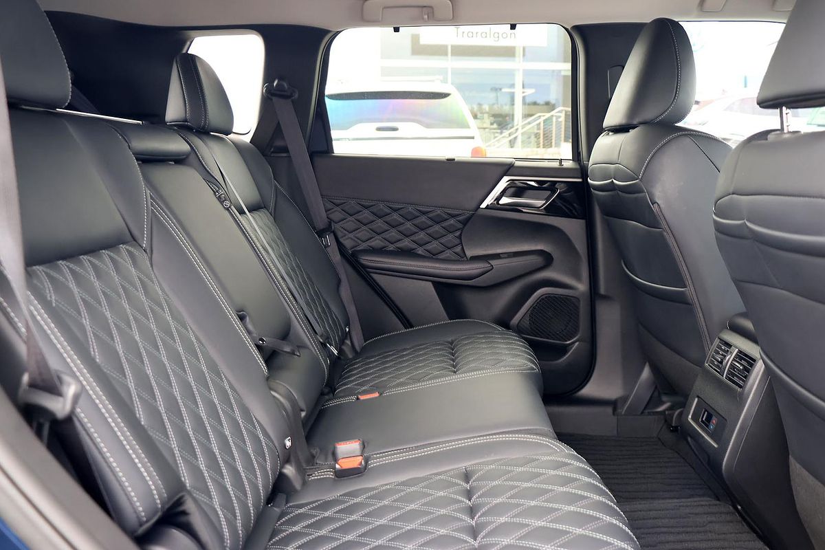 2024 Mitsubishi Outlander PHEV Exceed ZM