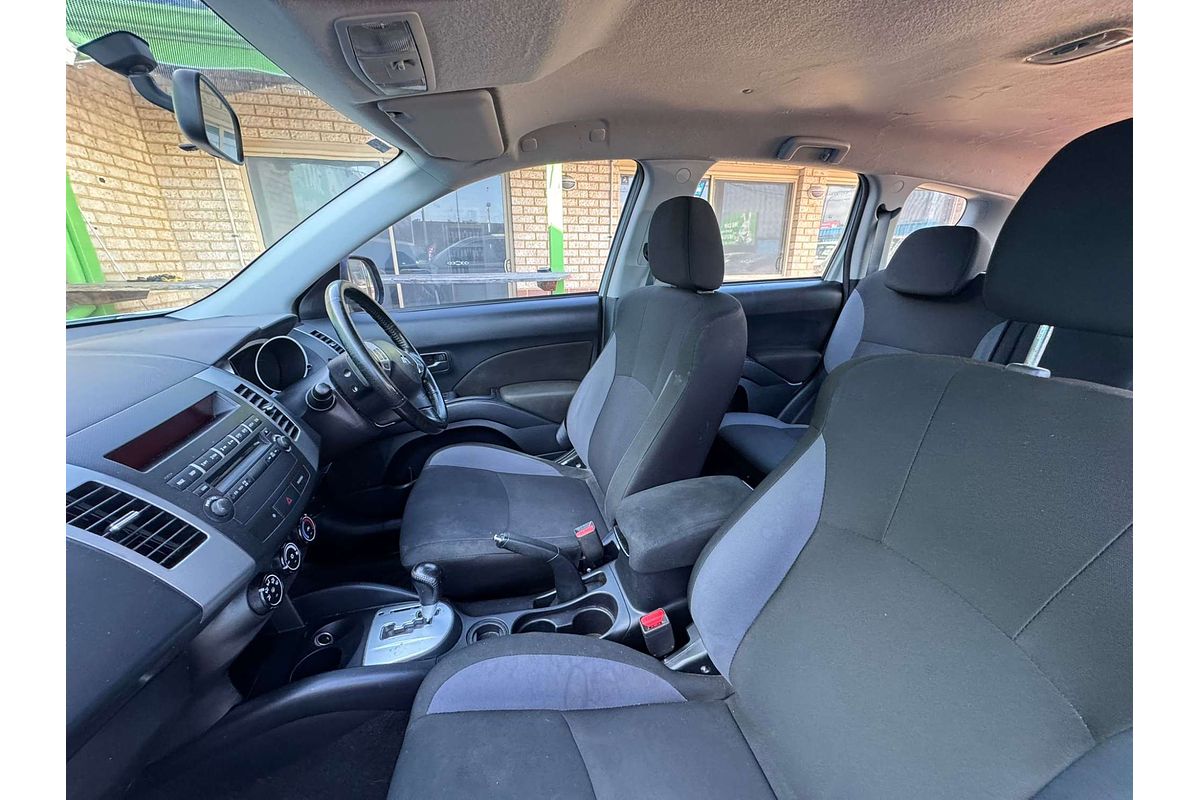 2011 Mitsubishi Outlander LS ZH